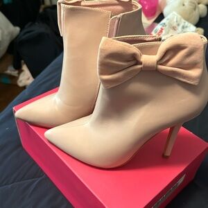 Light Pink high heeled bootie with bow and zip closure
